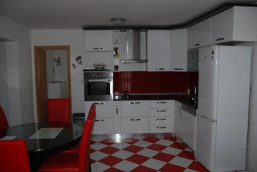 Room Near The Center Split 0*,