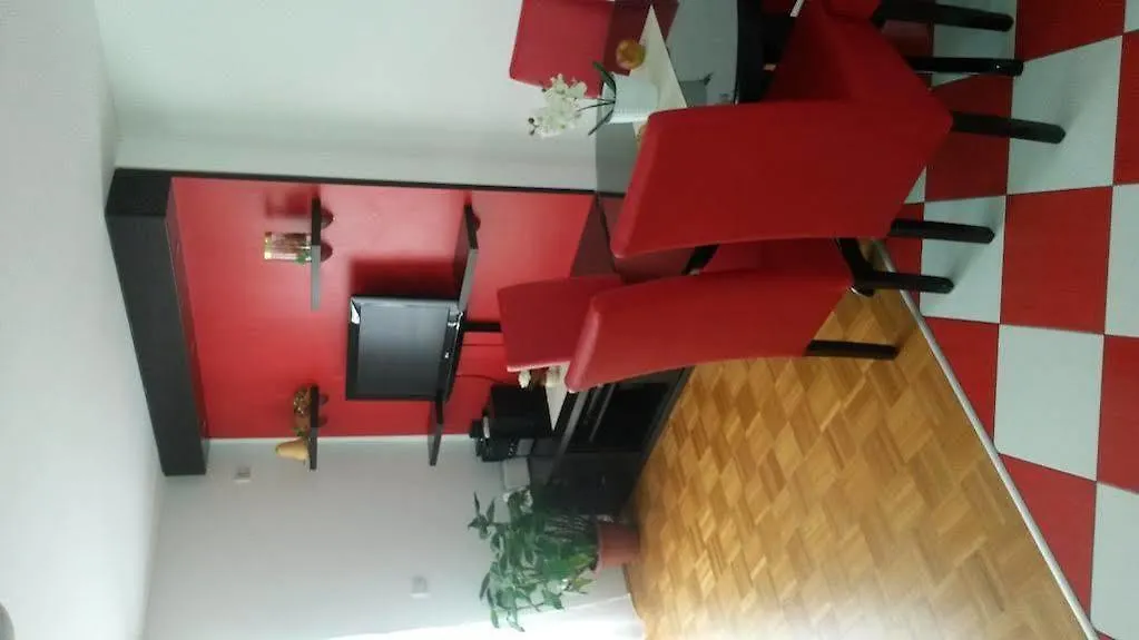 Room Near The Center Split